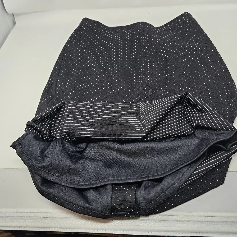 NWT Banana Republic Skirt Womens Size 0 Black Knee Length Textured Design Lined.